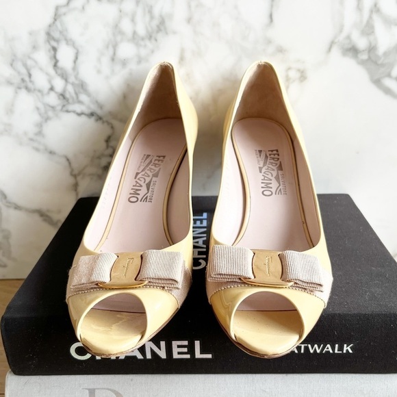 Salvatore Ferragamo Beige Patent Leather Ribes Vara Bow Peep Toe Pumps - Picture 6 of 11